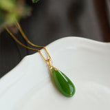 Certified Natural Hetian Biyu Teardrop Pendant – 17 × 8 mm Green Nephrite Necklace with 18K Gold Detail