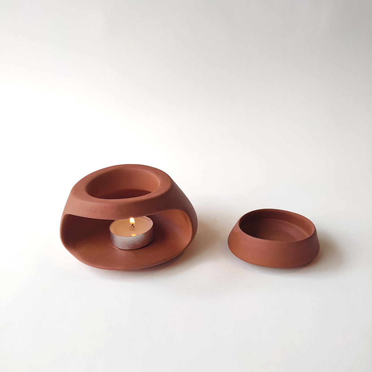 Terracotta essential oil burner with separate ceramic fragrance bowl