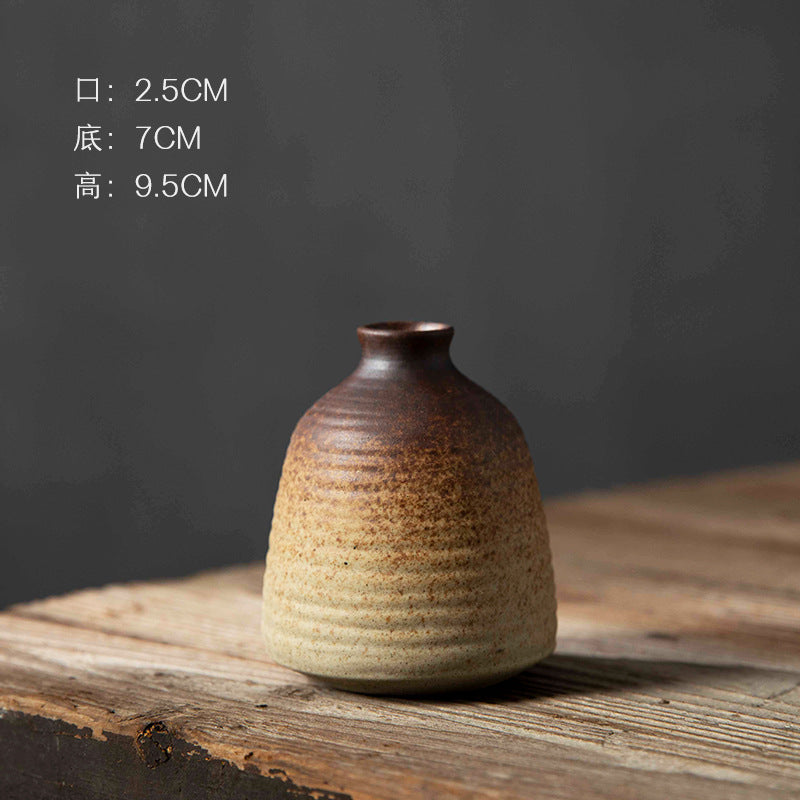 Ribbed rounded brown-to-cream mini ceramic vase 9.5 cm high