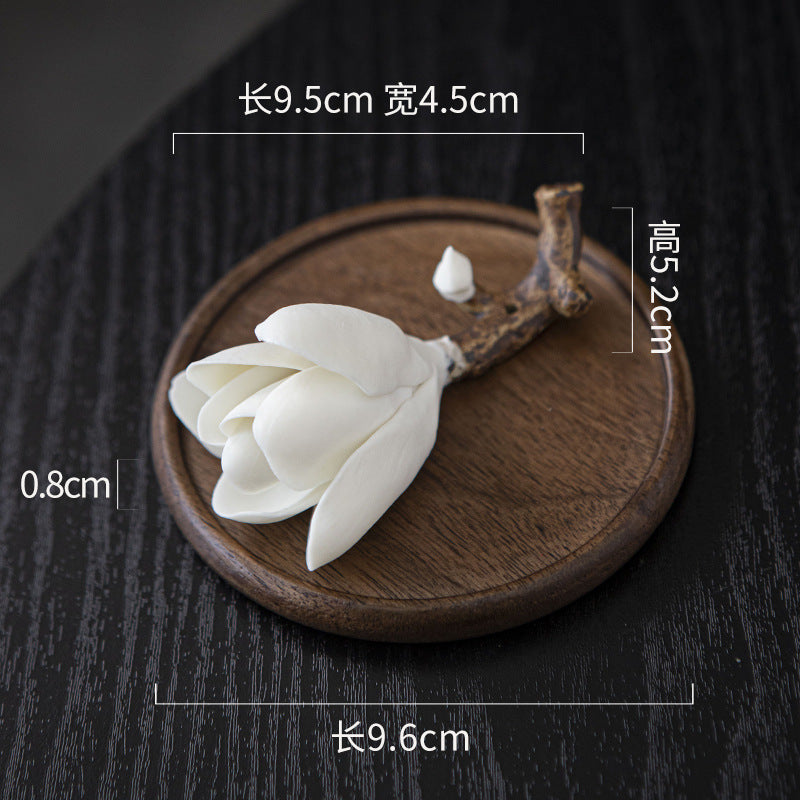 White magnolia incense holder with 9.6 cm round dark wood base