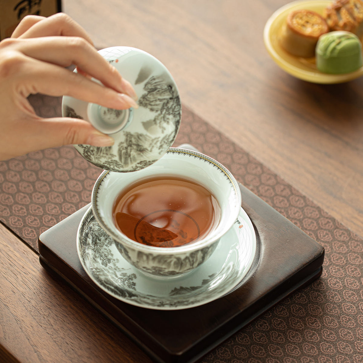 Antique Ink Rhyme Rivers & Mountains Three Treasures Anti-Scald Ceramic Gaiwan - 170ml Tea Bowl