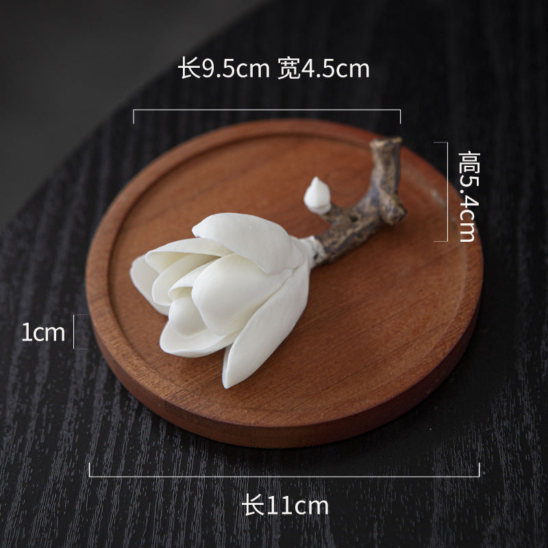 White magnolia incense holder with 11 cm round wood base