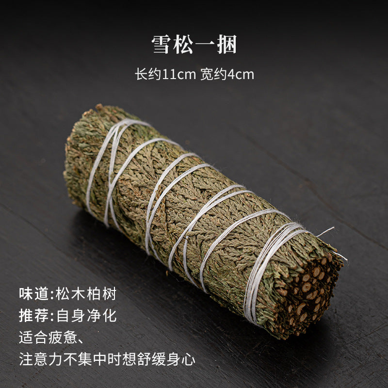 Cedar smudge bundle approximately 11 cm long for ritual fragrance