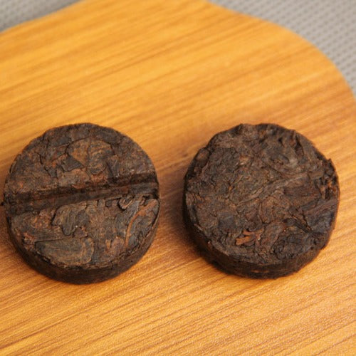 2003 aged ripe Pu-erh mini tuocha tea liquor and compressed leaf 陈香熟茶
