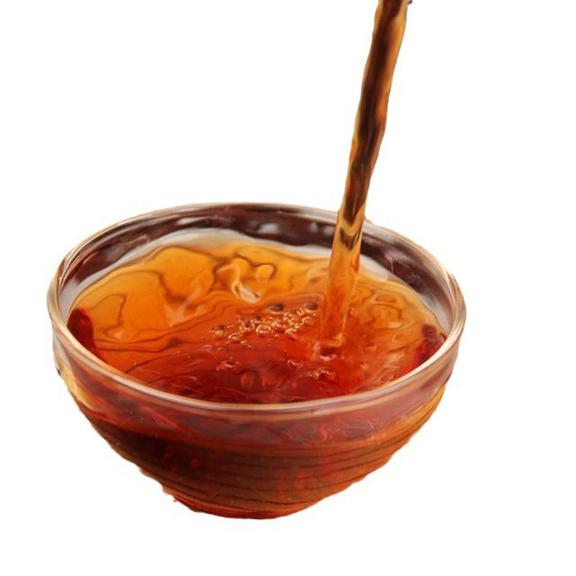 Deep red liquor brewed from 2003 aged Menghai ripe Pu-erh mini cakes