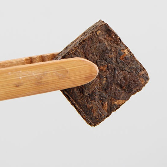 2003 ripe Pu-erh mini square brick compressed leaf detail