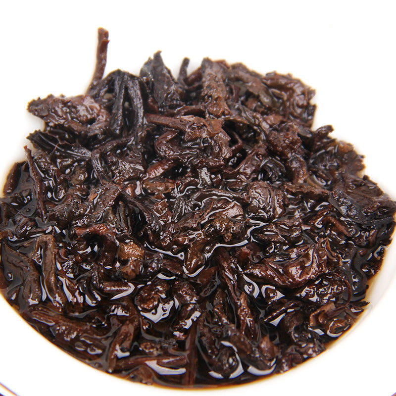 Infused leaves of 2006 Gongting ripe Pu-erh tea cake 宫廷普洱