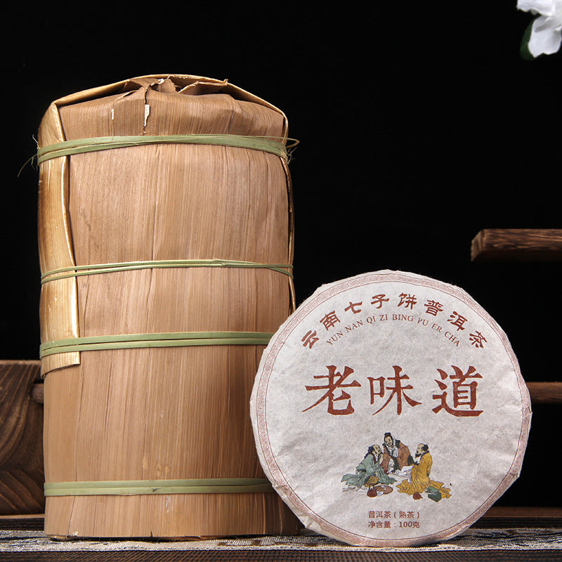 Lao Weidao ripe Pu-erh tea cake 100g with bamboo tong gift presentation 老味道 普洱熟茶