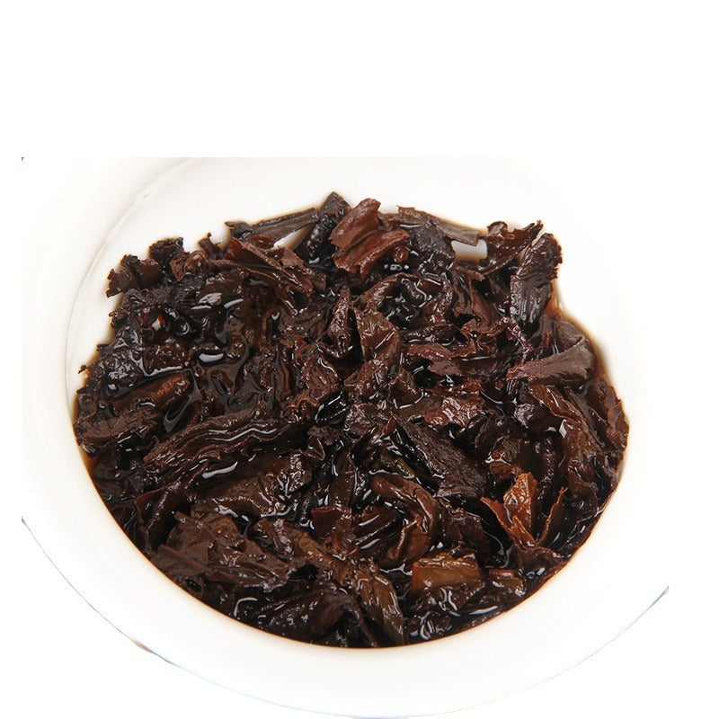 Infused leaves of Lao Weidao ripe Pu-erh tea cake 老味道 熟普洱 叶底