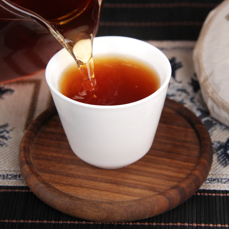 Deep red liquor of Lao Weidao ripe Pu-erh tea 老味道 普洱熟茶 茶汤