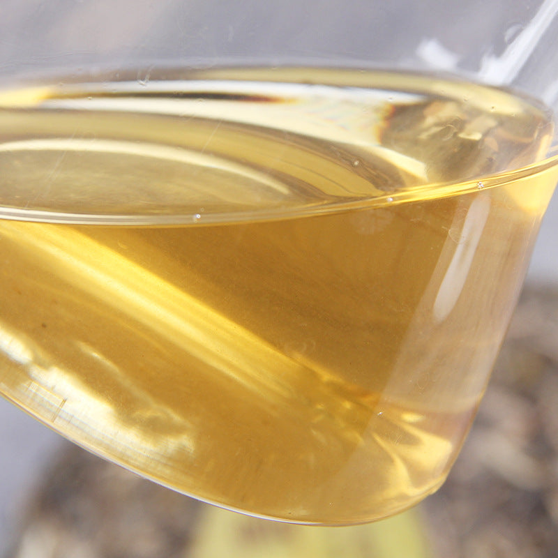 Bright golden tea liquor brewed from 2015 Mengku Bingdao raw Pu-erh
