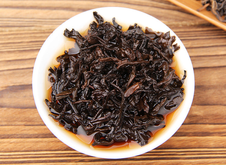 Infused leaves of six-year aged Bulang Mountain sticky-rice aroma ripe Pu-erh loose tea