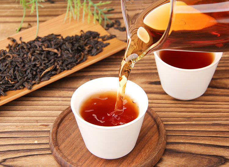 Six-year aged Bulang Mountain ripe Pu-erh liquor being poured into a cup