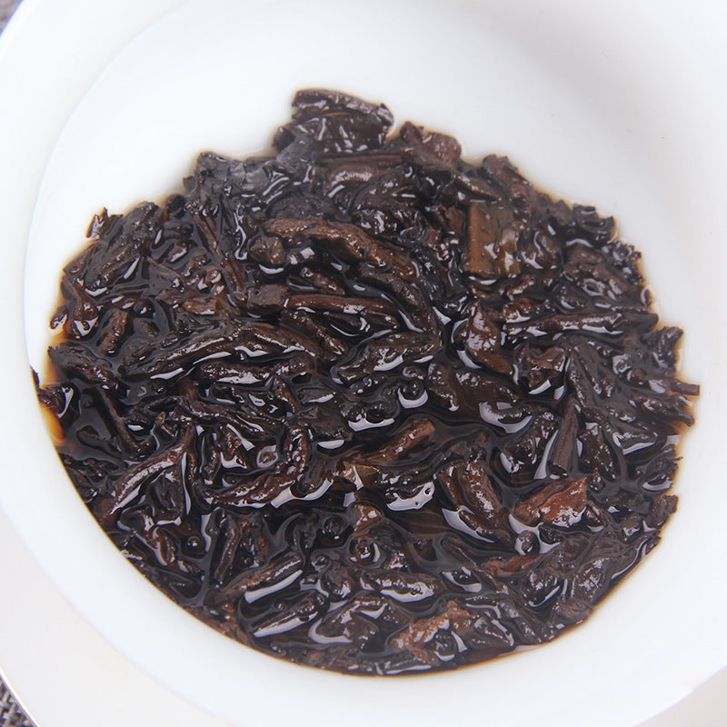 Infused leaves of 2019 Chuanshi Yinji ripe Pu-erh tea 传世印级熟茶叶底