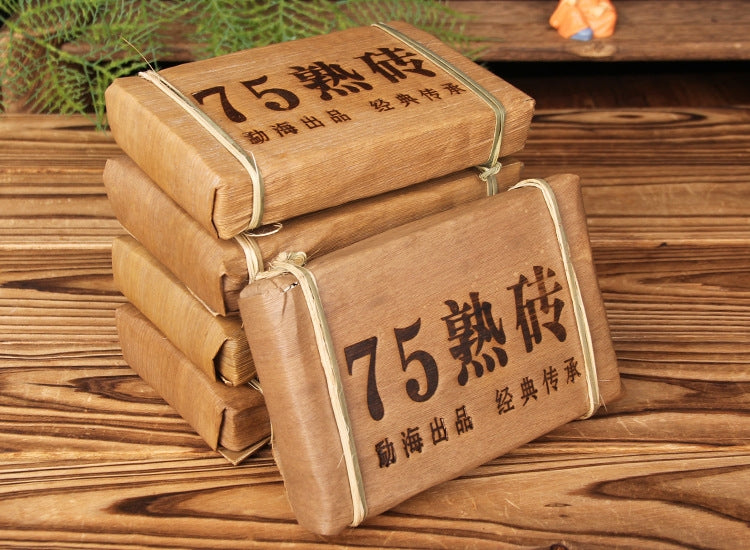 2019 7562 ripe Pu-erh tea brick wrapper detail