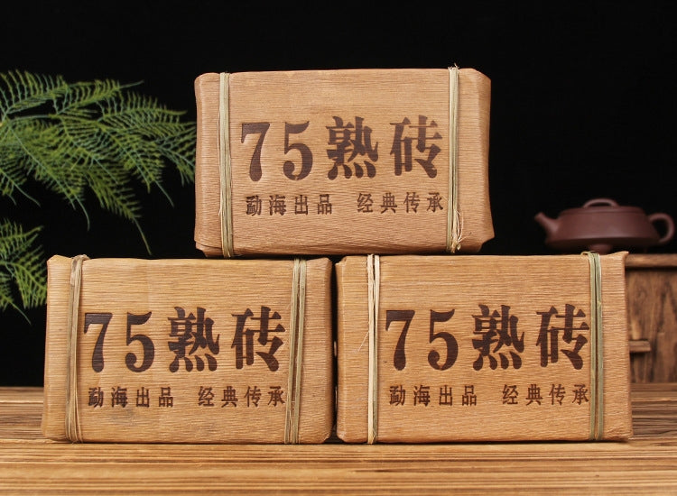 7562 ripe Pu-erh brick compressed leaf detail