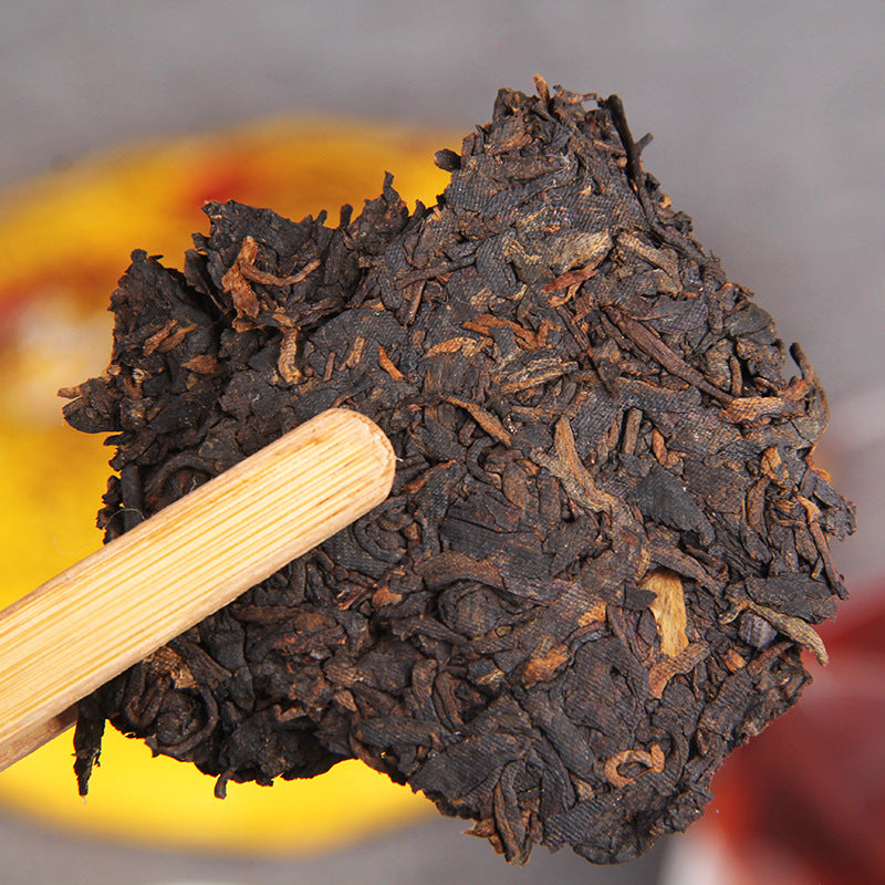 Loose leaf detail from Menghai aged-aroma ripe Pu-erh tea cake