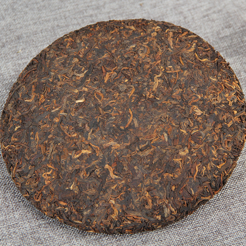 2019 Yupin Gongbing ripe Pu-erh tea cake detail
