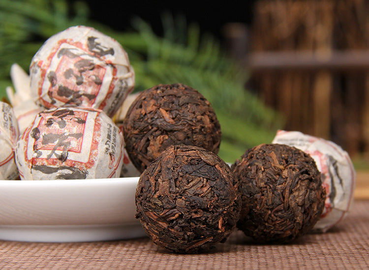 Jingmai ripe Pu-erh dragon pearl brewed tea presentation