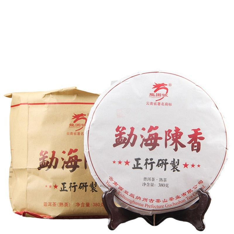 Long Yuan Hao shou Pu-erh brewed tea presentation