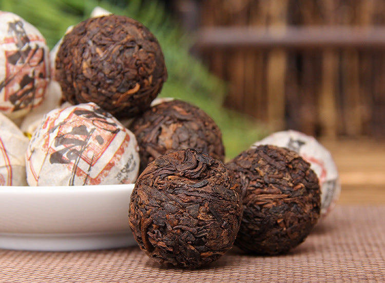 Yiwu ripe Pu-erh dragon pearl compressed tea detail