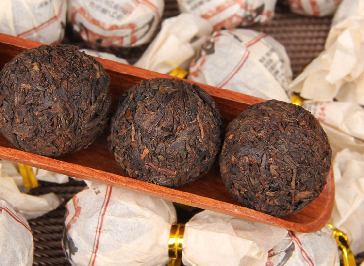 Yiwu ripe Pu-erh tea leaf detail