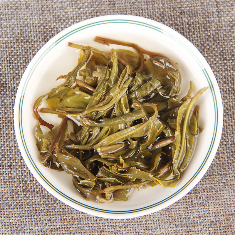 Xiaohusai raw Pu-erh brewed tea presentation
