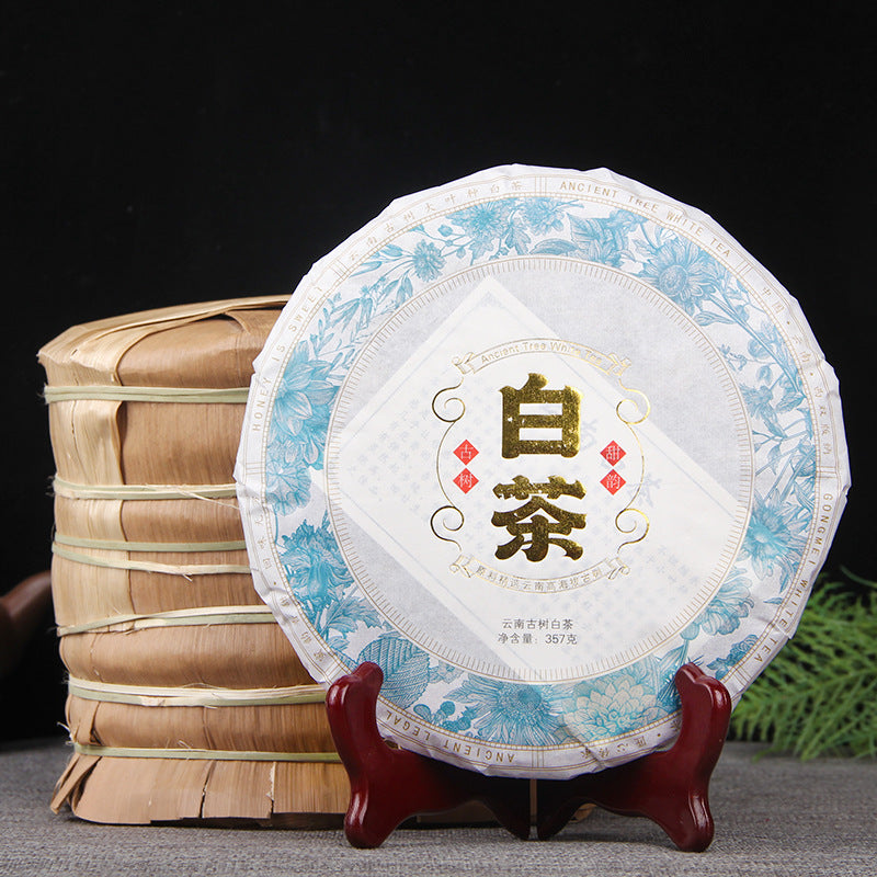 Yunbai ancient-tree white tea cake wrapper detail