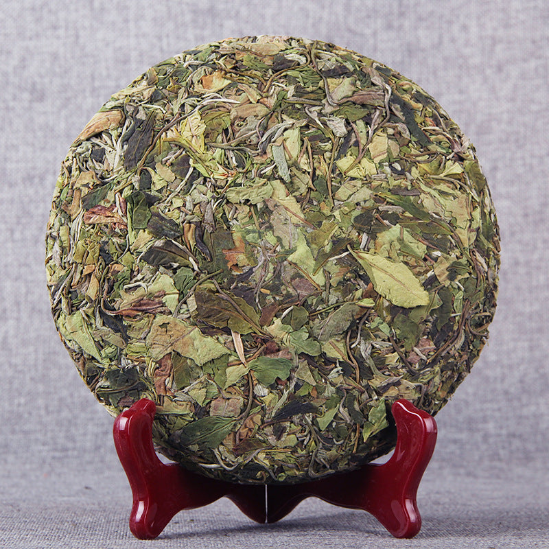 Yunbai ancient-tree white tea cake lifestyle image