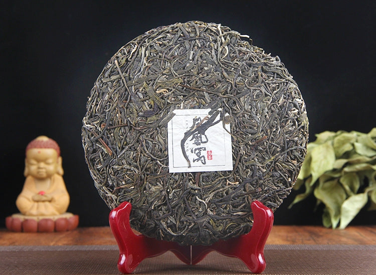 Fenghuangwo raw Pu-erh tea liquor detail