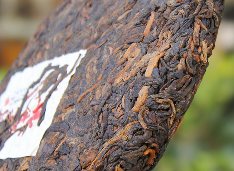 Edge close-up showing compressed leaf layers of 2022 Banzhang ripe Pu-erh