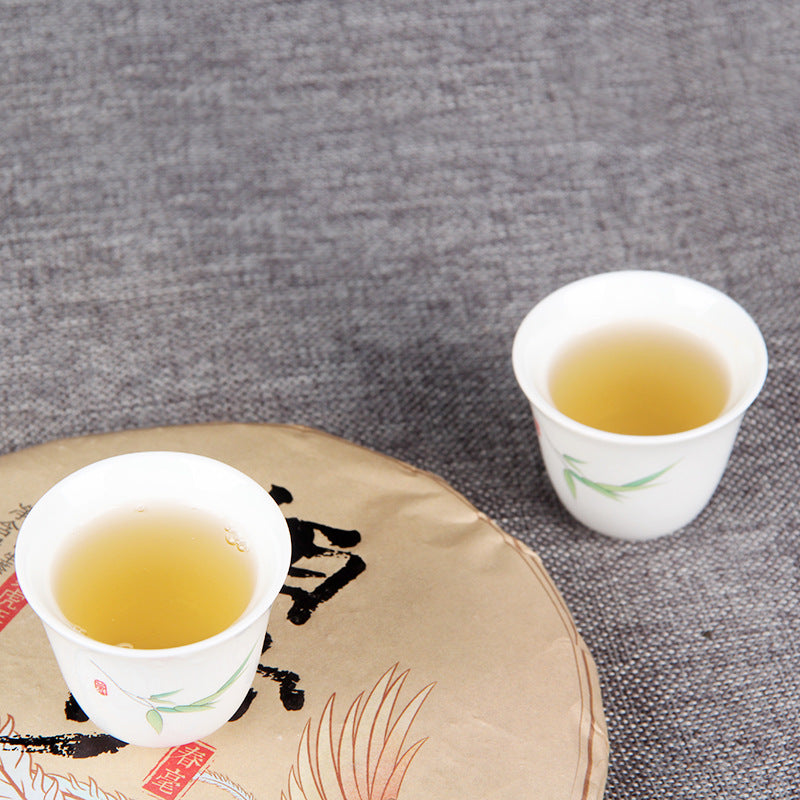 Golden liquor brewed from 2022 Pasha raw Pu-erh tea cake