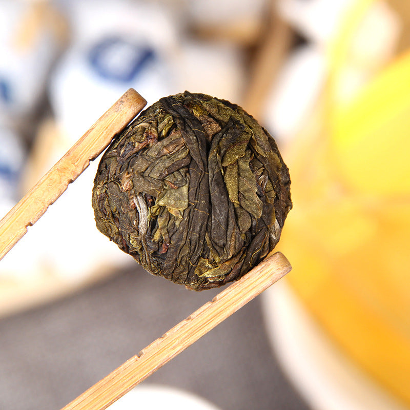Ice sugar sweet Bingdao raw Pu-erh dragon ball tea leaf detail