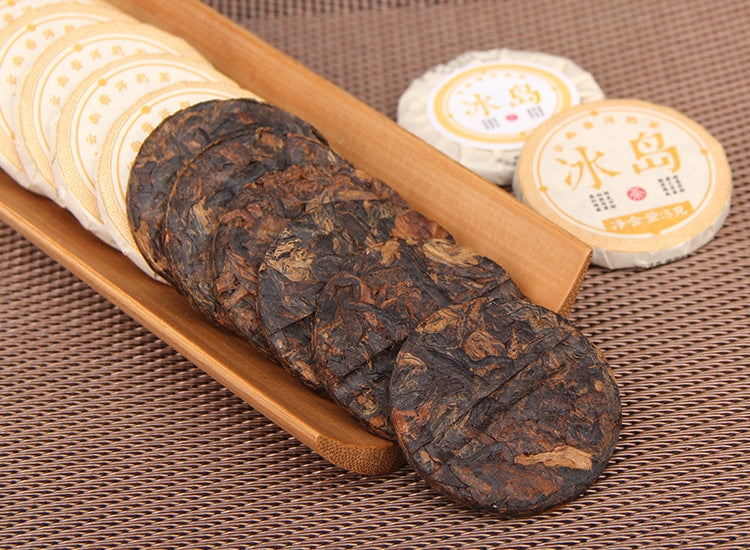 Bingdao ripe Pu-erh brewed tea presentation