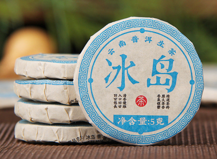 Bingdao sweet raw Pu-erh 5g mini cakes arranged for Gongfu tea brewing