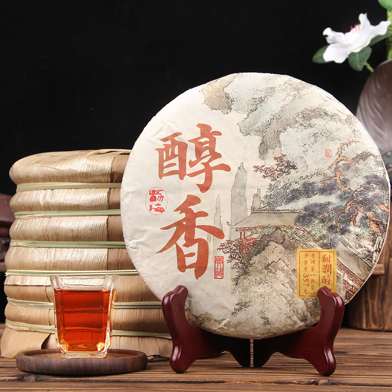 2023 shou Pu-erh cake lifestyle image