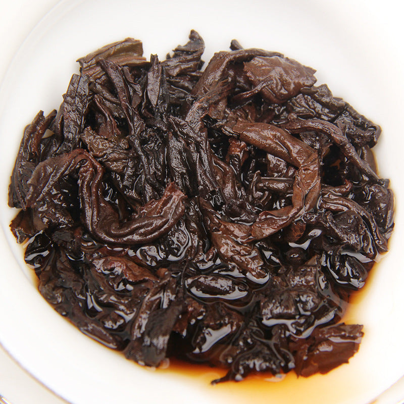 Infused leaves of 2024 Bingdao Laozhai Ripe Pu-erh Tea 冰岛老寨熟茶 叶底