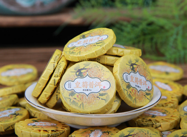 Wrapped 6g chrysanthemum ripe Pu-erh mini tea cakes arranged in a serving bowl