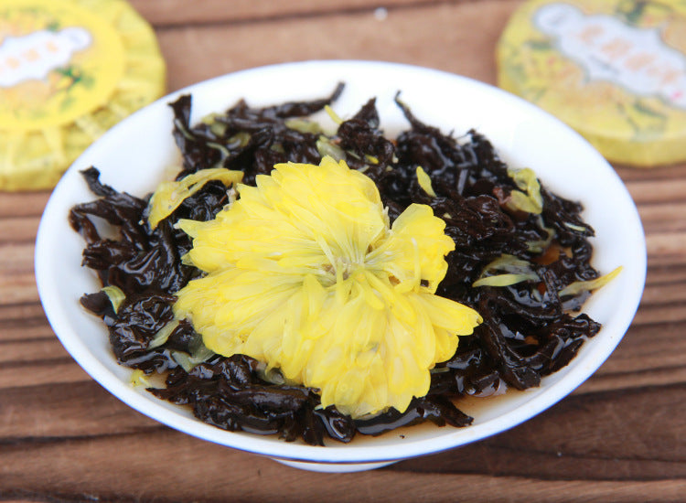 Brewed ripe Pu-erh leaves with whole chrysanthemum flower from 2024 chrysanthemum mini tea cake