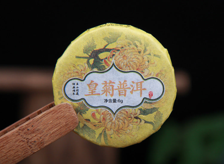2024 chrysanthemum ripe Pu-erh 6g wrapped mini cake product close-up