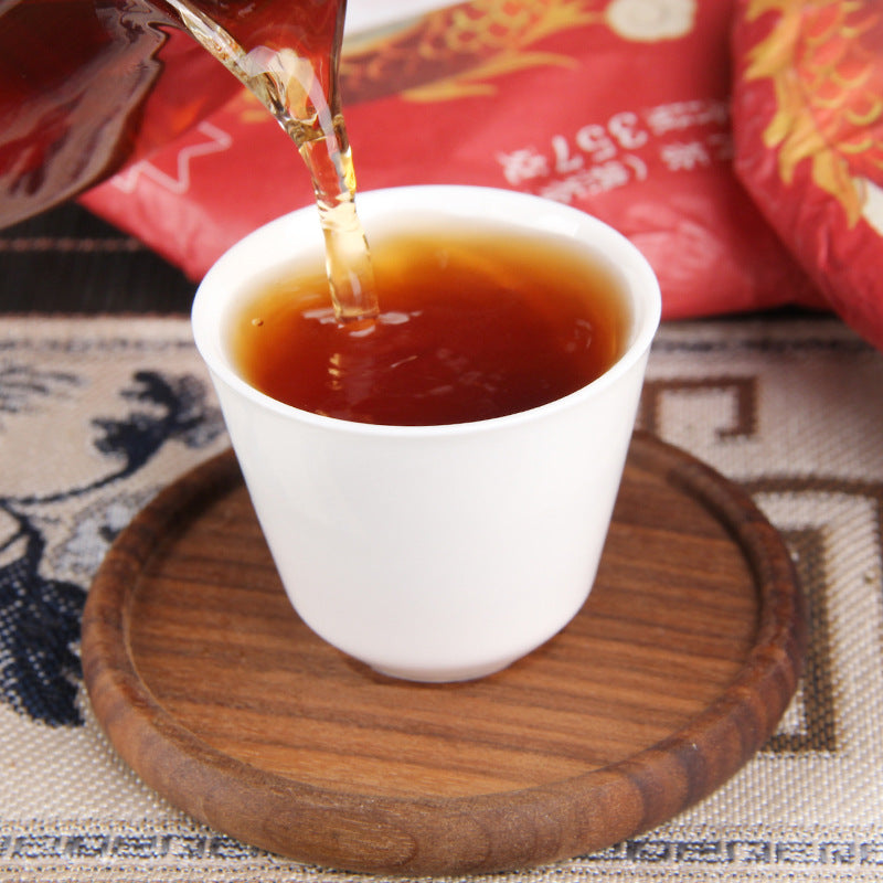 2024 Dragon Zodiac ripe Pu-erh tea cake 357g 龙饼陈香熟茶 front wrapper