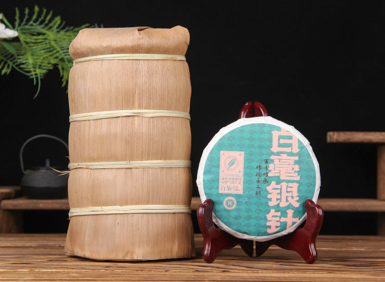 Baihao Yinzhen compressed white tea leaf detail