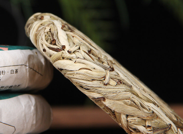 Yunnan white tea cake product presentation