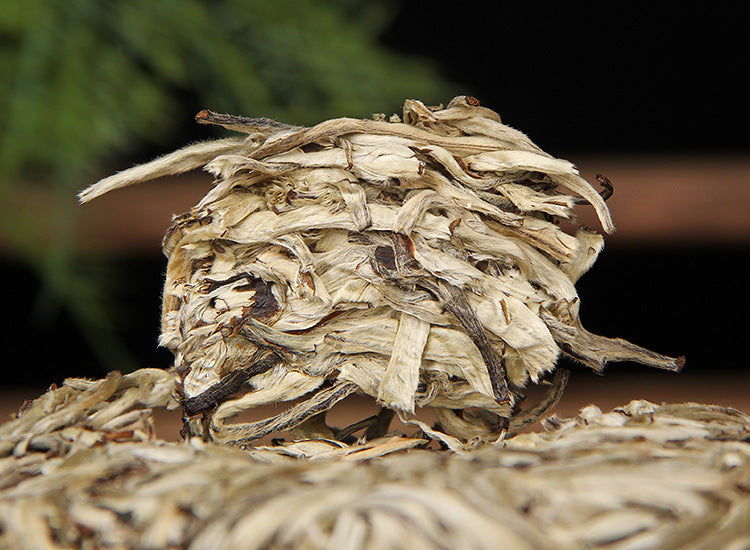 Baihao Yinzhen compressed tea cake image