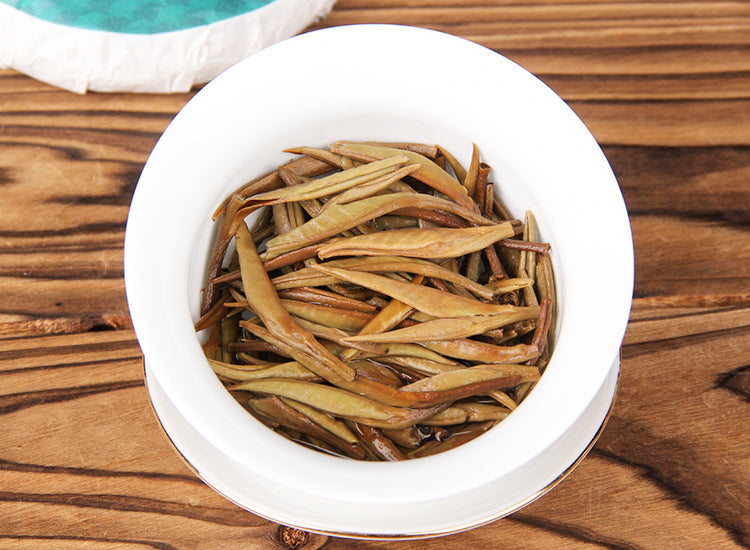 2025 Yunnan white tea cake product image