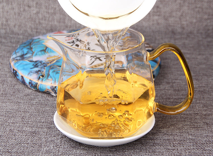 2025 wild ancient-tree sheng Pu-erh lifestyle image