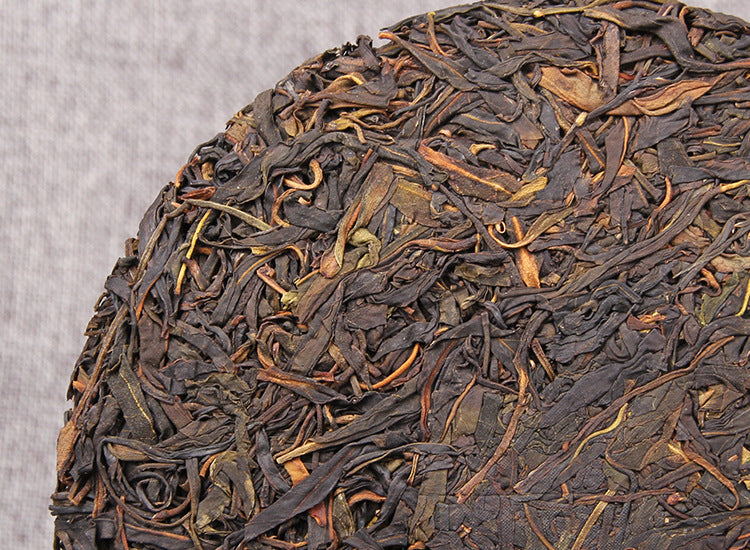 Baiyingshan ancient-tree raw Pu-erh leaf and liquor