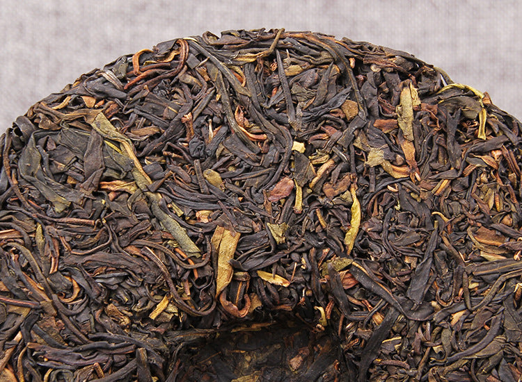 Baiyingshan wild raw Pu-erh tea cake detail