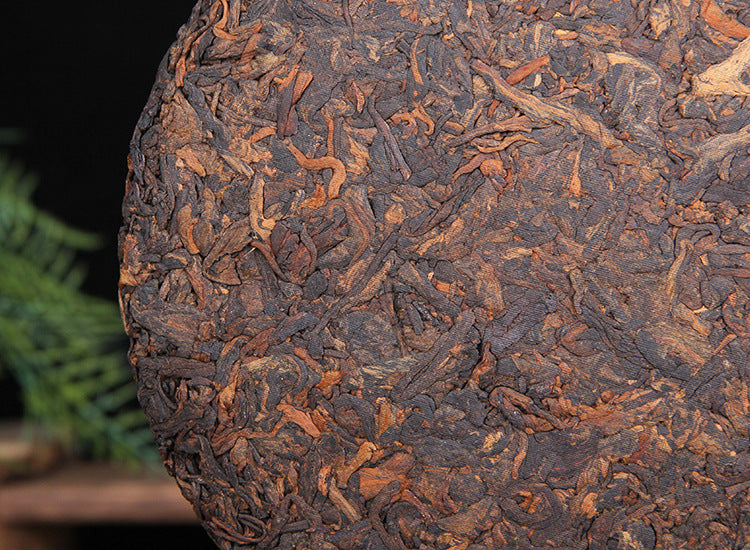 Close-up compressed leaf texture of 2025 Bulang Guyun ripe Pu-erh tea cake