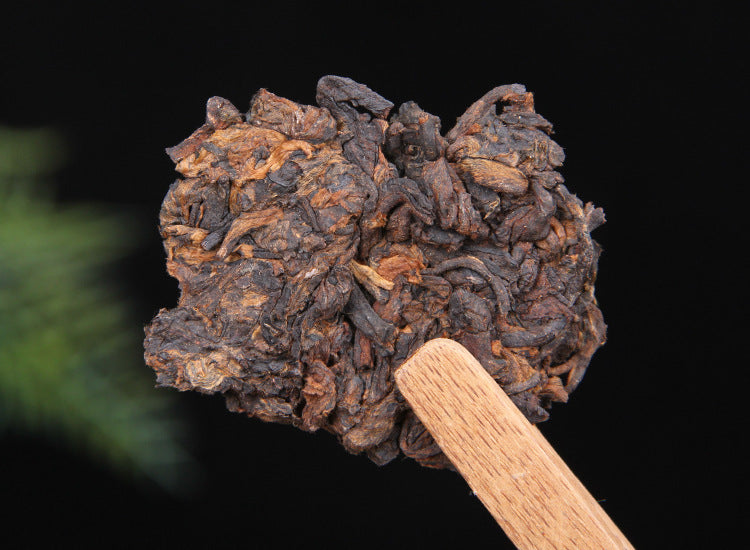 Broken leaf sample from 2025 Bulang Guyun ripe Pu-erh tea cake 布朗古韵